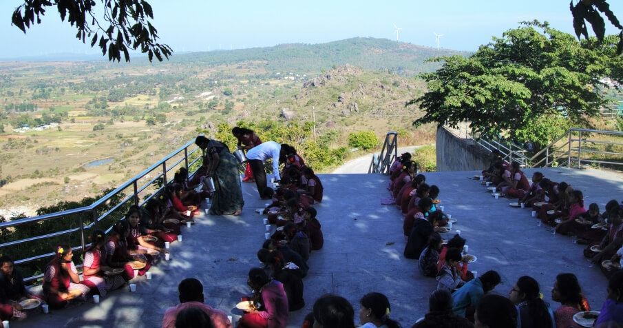 Visit to the Mavinakere Ranganatha Hill temple by students of RMSD